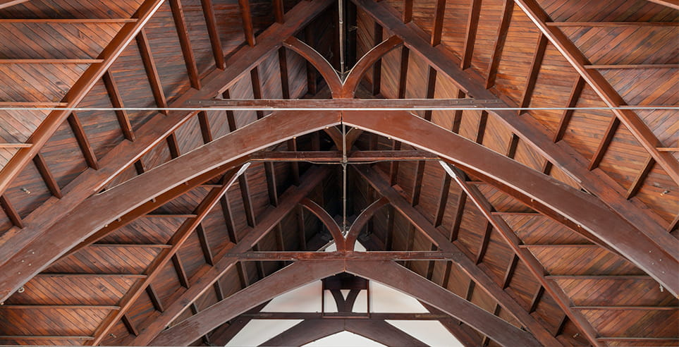 Aurecon designs the temporary bracing for the roof structure of the Knox Church, in New Zealand.