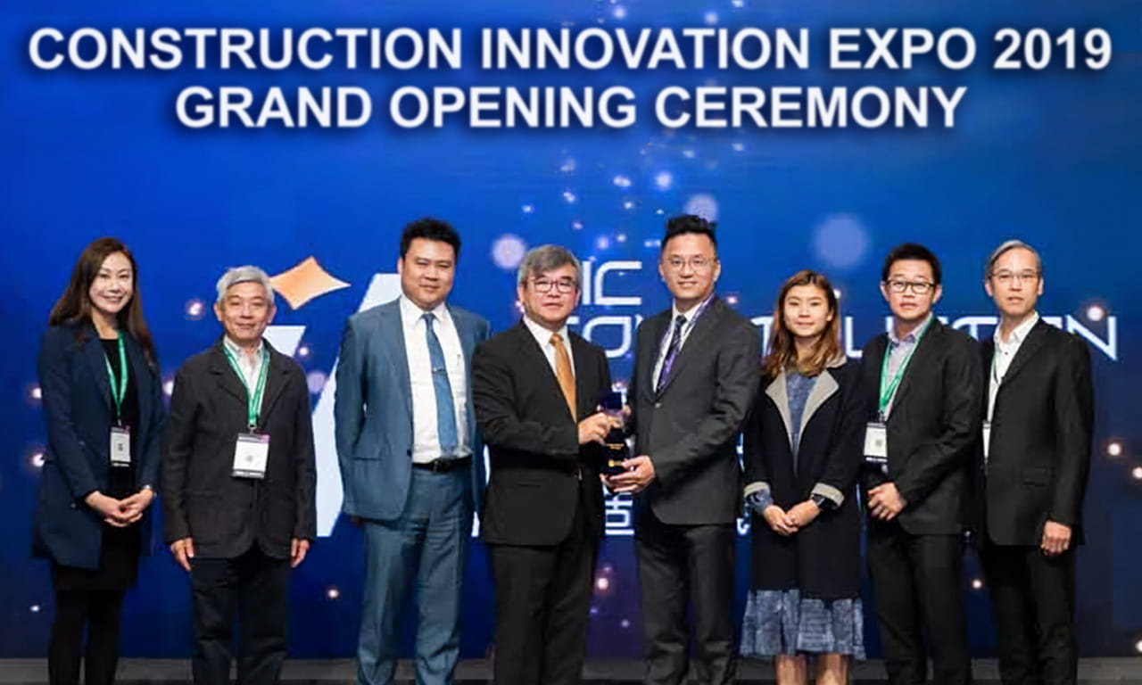 The Hong Kong Infrastructure team accepts the CIC Innovation Award for Aurecon’s innovative digital rock mapping technology