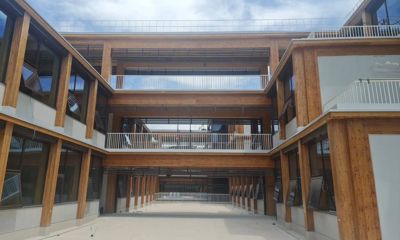 Aurecon used mass-engineered timber which is highly sustainable as it is renewable and results in less waste, less noise and less dust generated.