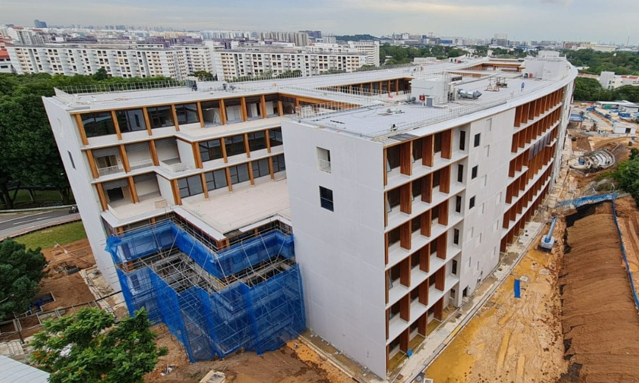 Aurecon worked on the Nanyang Technological University Academic Building South is taking shape and will soon be one of Asia’s largest mass-engineered timber buildings.