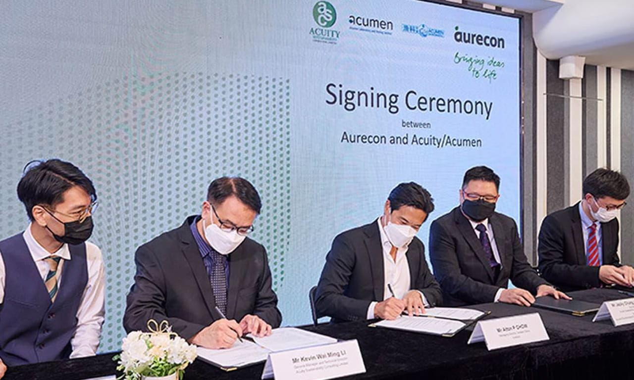 Alton Chow (middle), Managing Director, Aurecon Greater China signing the contract to welcome the three companies (Acuity and Acumen) to become members of the Aurecon Group, effective 1 June 2022.