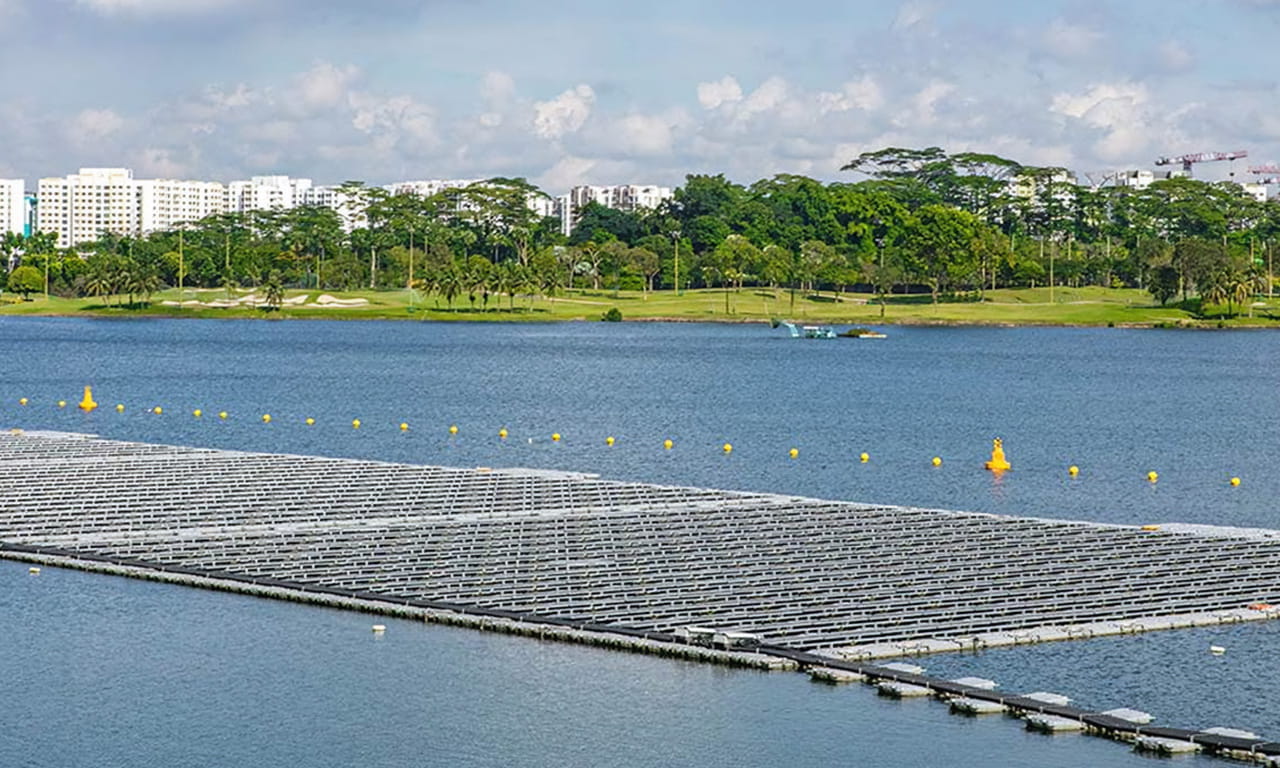 Aurecon project, 1.5 Mwp Lower Seletar Reservoir Floating Solar PV System. Image courtesy of PUB.