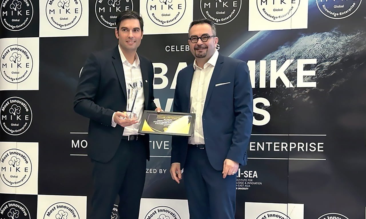 Adam Peacock, Building Structures Practice Leader, Thailand &amp; Global Design Centre, Asia represented Aurecon to receive the Global MIKE Award at the ceremony in Bangkok, Thailand.