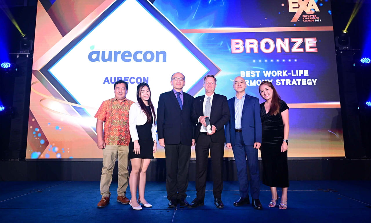 From L-R: Employee Excellence Awards Judge, Yos Rizal Setiawan  Ashley Yeo, People Experience Business Partner, Asia Keith Leung, Director, Major Projects &amp; Pursuits - Asia Jean-Marc Girard, Chief Operations Officer, Asia Steven Lee, Director of Operations, Buildings - Singapore Deborah Tan, Brand, Marketing and Communications Advisor, Asia.