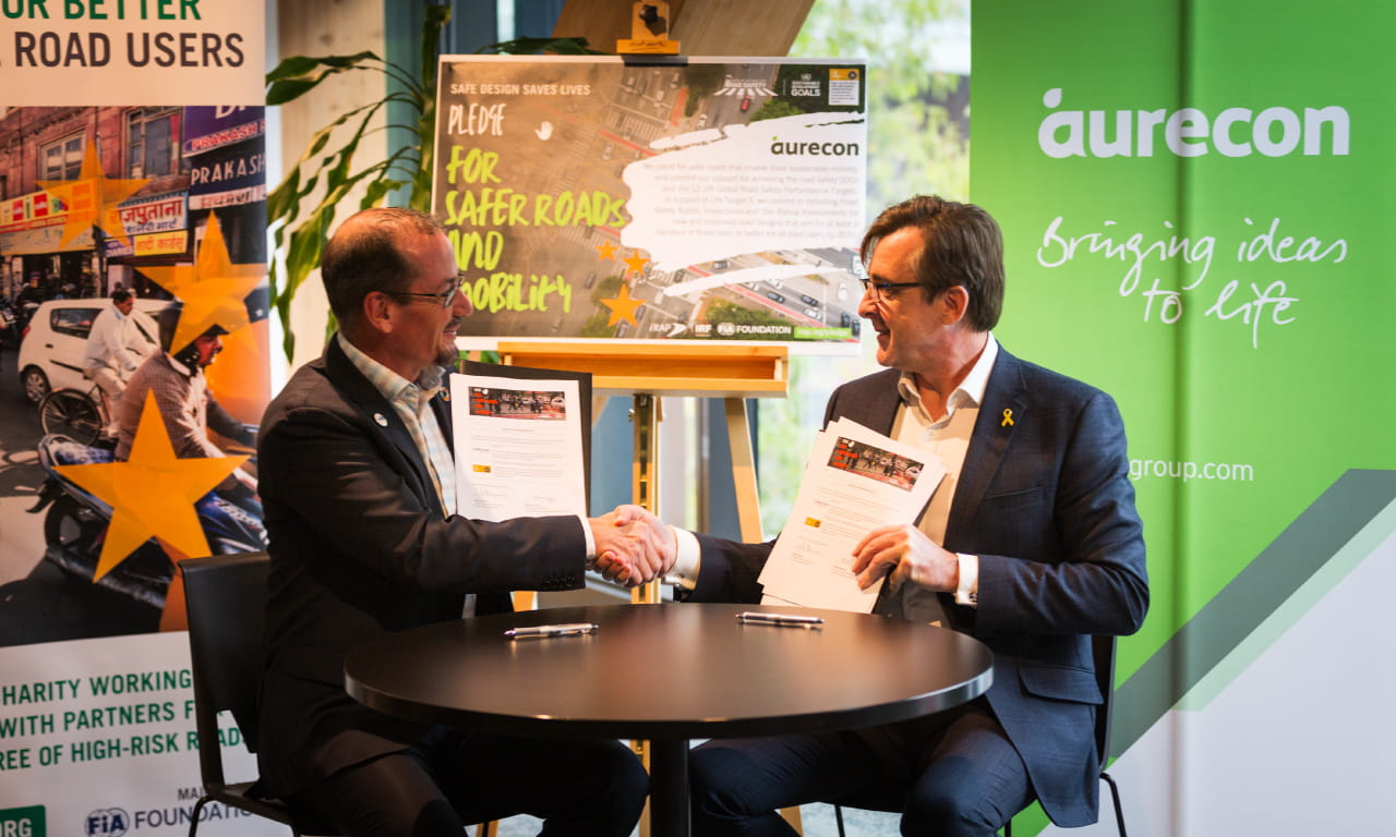 Aurecon's Nial O'Brien and iRAP's Rob McInerney pictured after signing the Safer Roads pledge. 