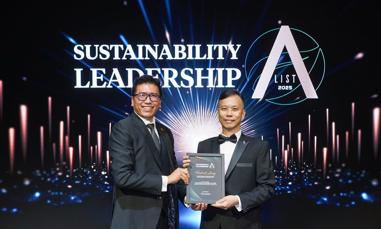 Fredrick Leong receives the Eco-Business Sustainability A-List Award, honouring his leadership in advancing environmental sustainability across Asia Pacific. Image courtesy by Eco-Business.