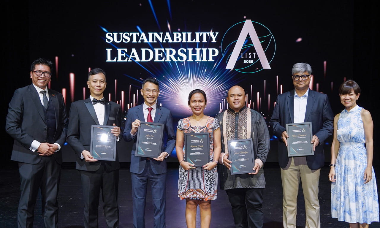 Fredrick Leong joins fellow award recipients for a group photo at the Eco-Business A-List Awards, celebrating collective efforts in sustainability leadership. Image courtesy by Eco-Business.