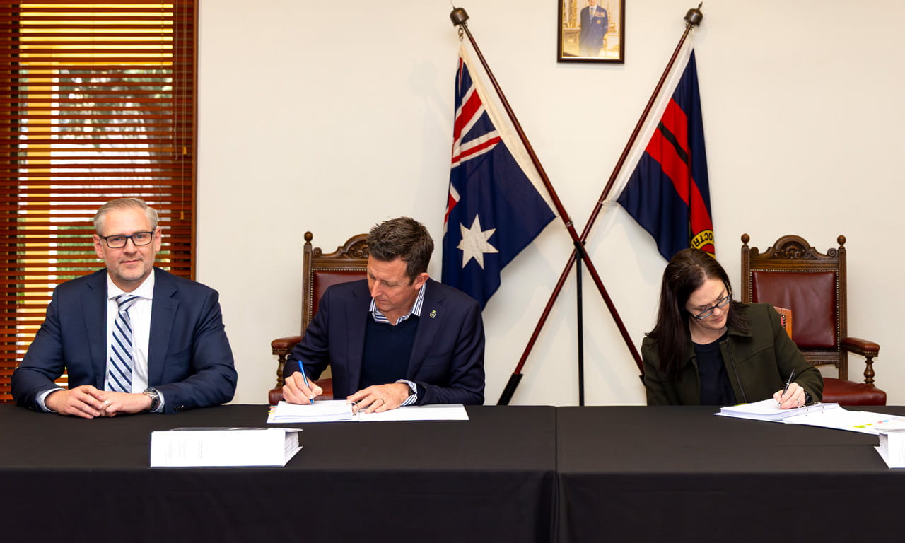 Aurecon signs six-year Project Delivery Services (PDS) contract with Australia's Department of Defence at Duntroon House, Canberra. L-R: Scott Powell, Aurecon Chief Operating Officer; Todd Battley, Aurecon Chief Executive, Australia; Lee-anne Monterosso, Department of Defence.