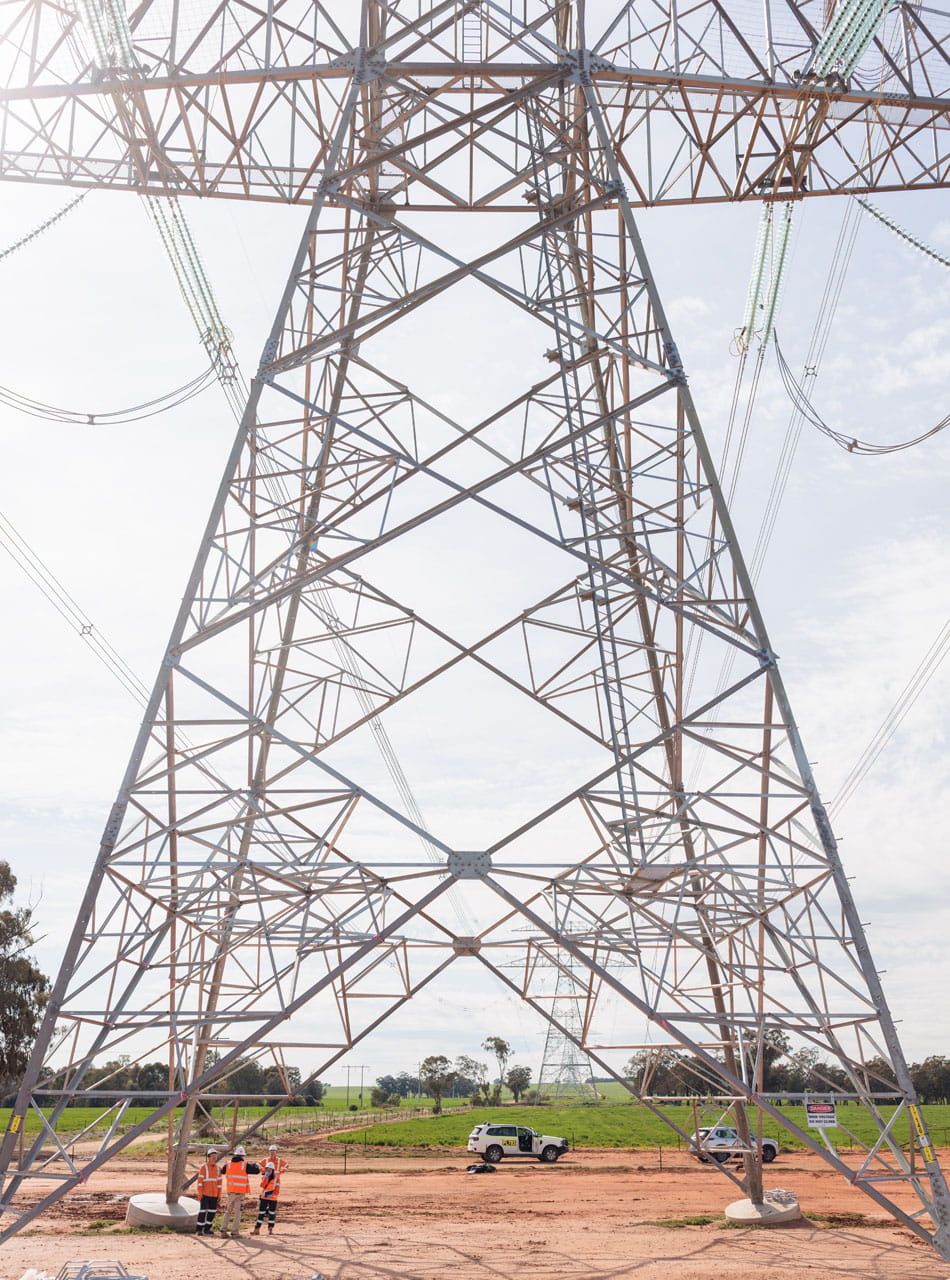 Using an innovative 500 kV tower design helped reduce material use, lower environmental impact, and improve construction efficiency.