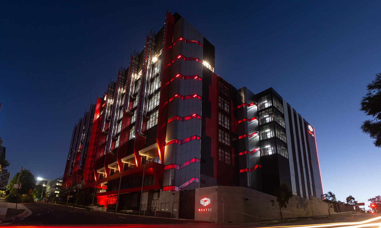 NEXTDC S3 Sydney is one of Sydney’s largest and most technologically advanced co-location data centres, strategically located less than 10 kms from the CBD.
