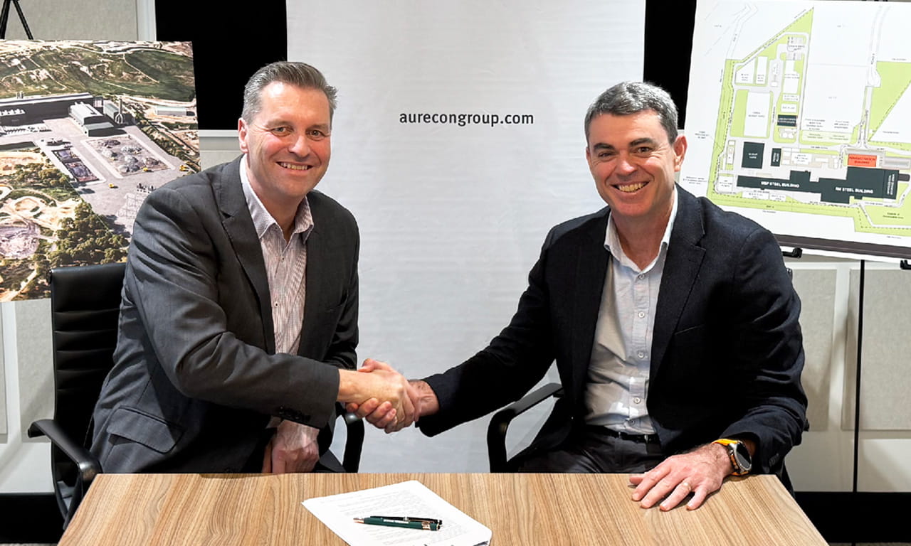 Pat Burke, Chief Operating Officer, Future Forgeworks and Michael Argent, Managing Director, Resources - Australia, Aurecon during the contract signing for Aurecon’s appointment as owner’s engineer for the Swanbank Steel Mill project.