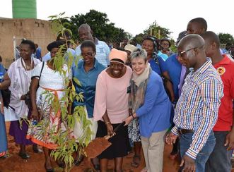 Launch of Tree Project: Amelia Visagie from Aurecon and the Headmaster of Mokwele Primary School in Letlora village where the first trees were planted