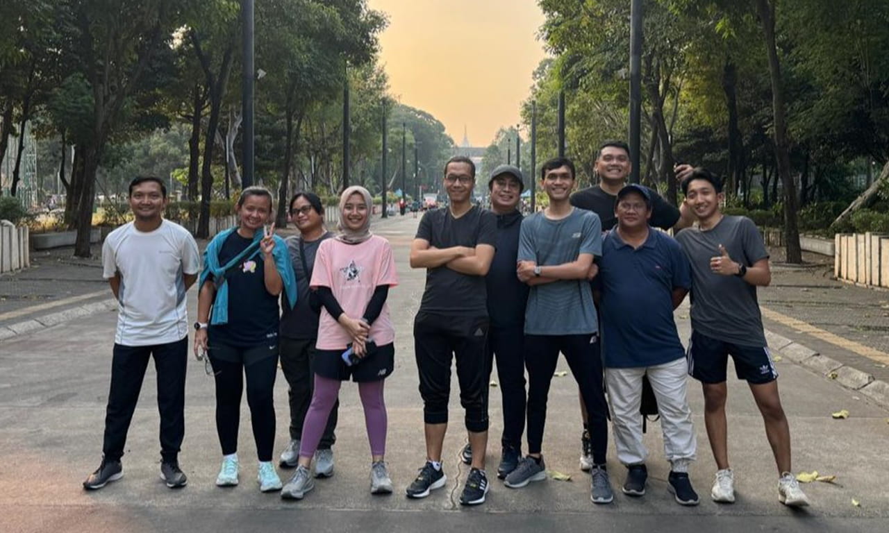 Team building fun run through the city.