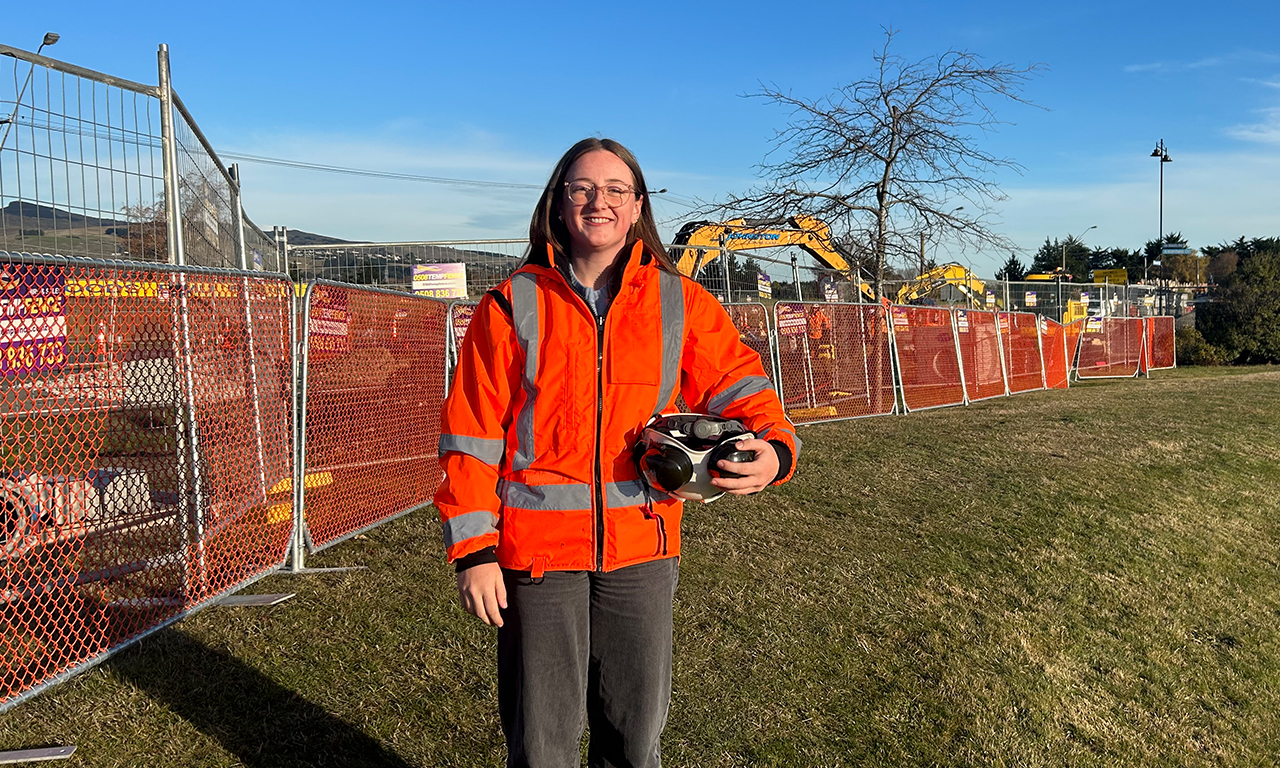 Visiting an excavation site to analyse works.