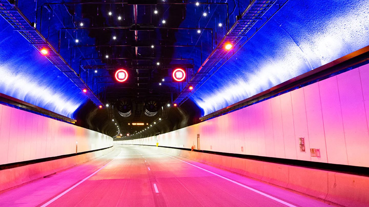 In an Australian first, NorthConnex in Sydney incorporates internal lighting with subtle stimulants to keep drivers alert and focused.