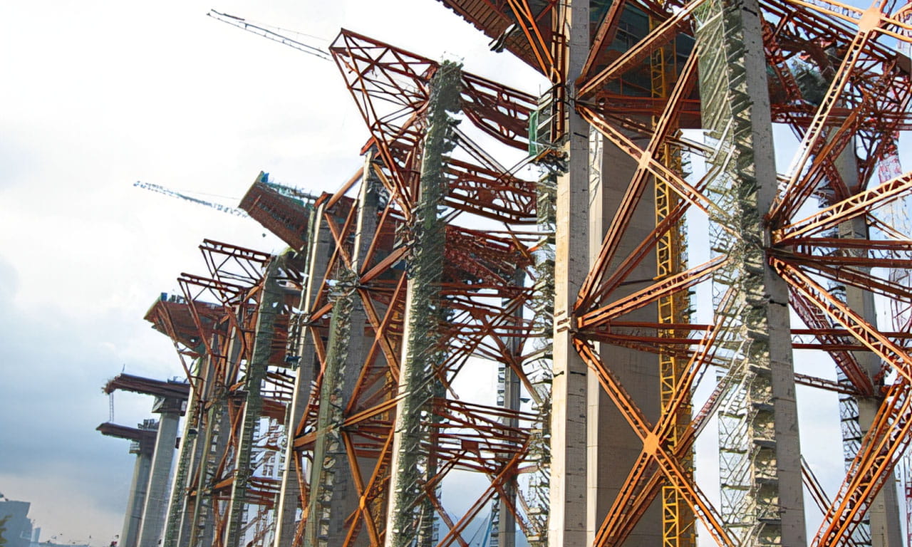 Figure 3. Falsework system for constructing the concrete decks at 60m height on Stonecutters Bridge.