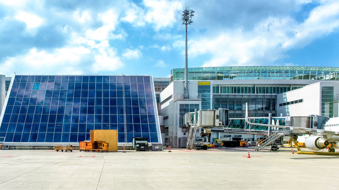 Aurecon explores opportunities for airports to reduce carbon emissions using future energy.