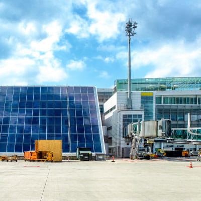 Aurecon explores opportunities for airports to reduce carbon emissions using future energy.