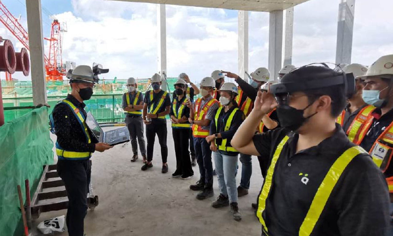During the assembly of mechanical equipment at the construction site for the True Digital Park Phase II, the team conducted a test run comprising an Augmented Reality (AR) with HoloLens walkthrough. This enabled the client to expedite preparatory efforts for the construction.