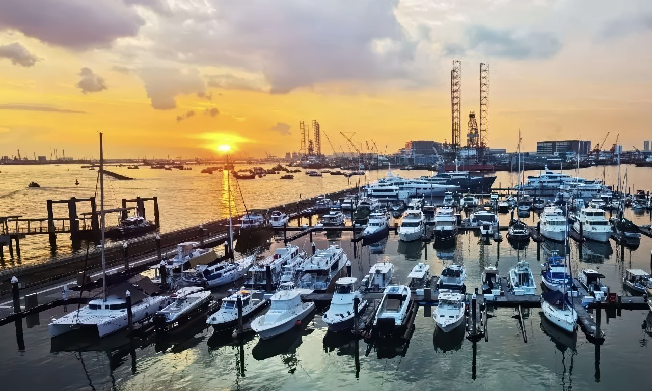 Design and Construction of Wave Screen at Republic of Singapore Yacht Club.