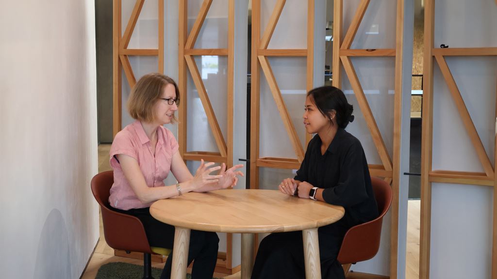 Image 18: Liz Root (R) Q&A.