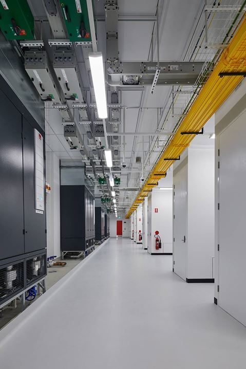 The facility provides continuous cooling and power for the entire operation – supported by rotary uninterruptible power supply systems.