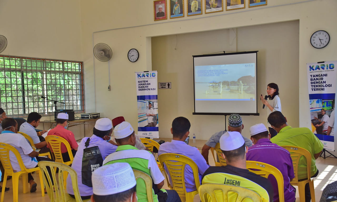 The CEPA team conducting flood respond and preparedness training for community leaders in the District of Gua Musang, Kelantan State.