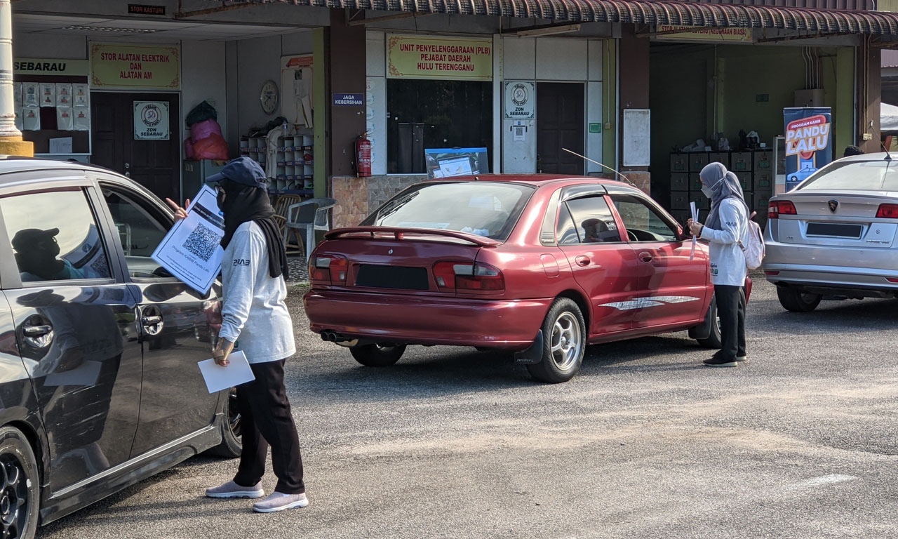 Drive-Thru Awareness Program conducted during the pandemic for the community leaders in the District of Hulu Terengganu, Pahang.