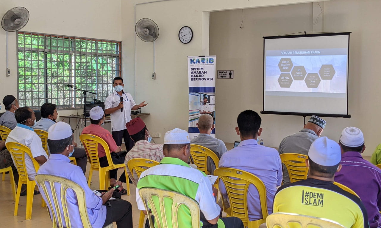 The CEPA team conducting flood respond and preparedness training for community leaders in the District of Gua Musang, Kelantan State.