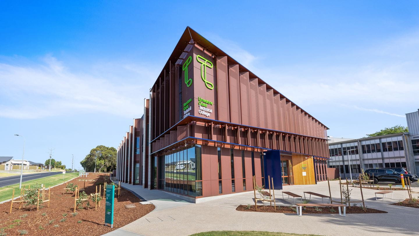 Limestone Coast Technical College showcases Aurecon’s leadership in integrating sustainable materials, accelerating design and delivering adaptable spaces that meet industry and community needs.