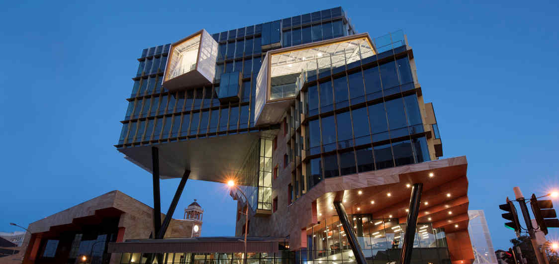 Aurecon worked in close collaboration with Lyons and EJE Architecture to develop this vision as an iconic structural form that invites interaction between the community, industry and the academic world.