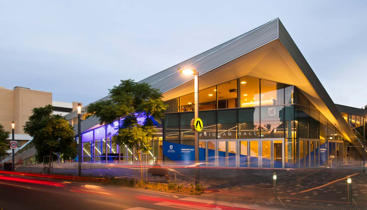 Aurecon created highly flexible spaces for the Pridham Hall that are required to be reconfigurable in multiple formats.