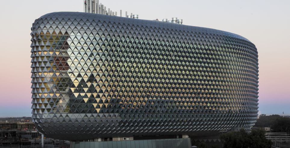Digital engineering design delivers complex structural geometry and curvatures of the building facade.