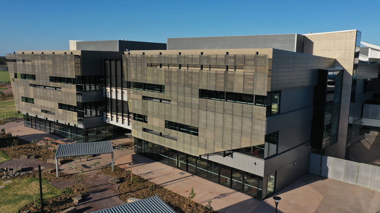 Aurecon’s building services use steel for Whyalla’s new STEM-focused school and pay homage to the local industry in South Australia.