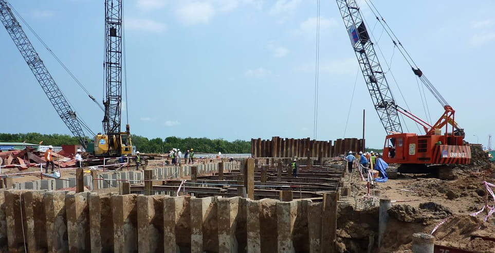 Cranes used in the construction of the Nhon Trach 2 Power Plant.