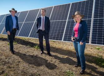 Minister for Natural Resources, Mines and Energy, Anthony Lynham (left), UQ Vice-Chancellor Professor Peter Høj (centre) and Minister for State Development, Tourism and Innovation, Kate Jones (right) at Warwick Solar Farm. Image courtesy of Glenn Hunt.