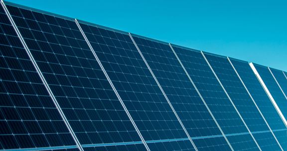 The UQ Warwick Solar Farm boasts power to university campuses. Image courtesy of Glenn Hunt.