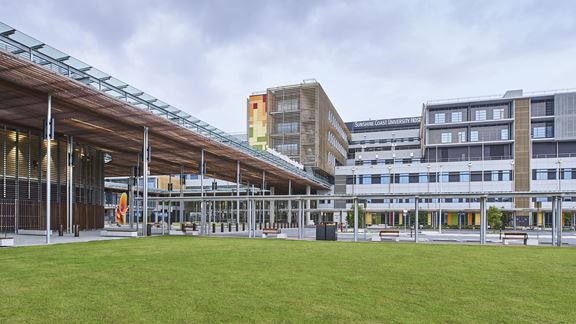 A view of the main entry to the building, cantilevering a four storey block over the entrance. Image courtesy of Lendlease Building.