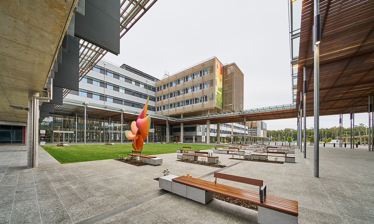 External courtyard outside entrance to Sunshine Coast University Hospital. Image courtesy of Lendlease Building.