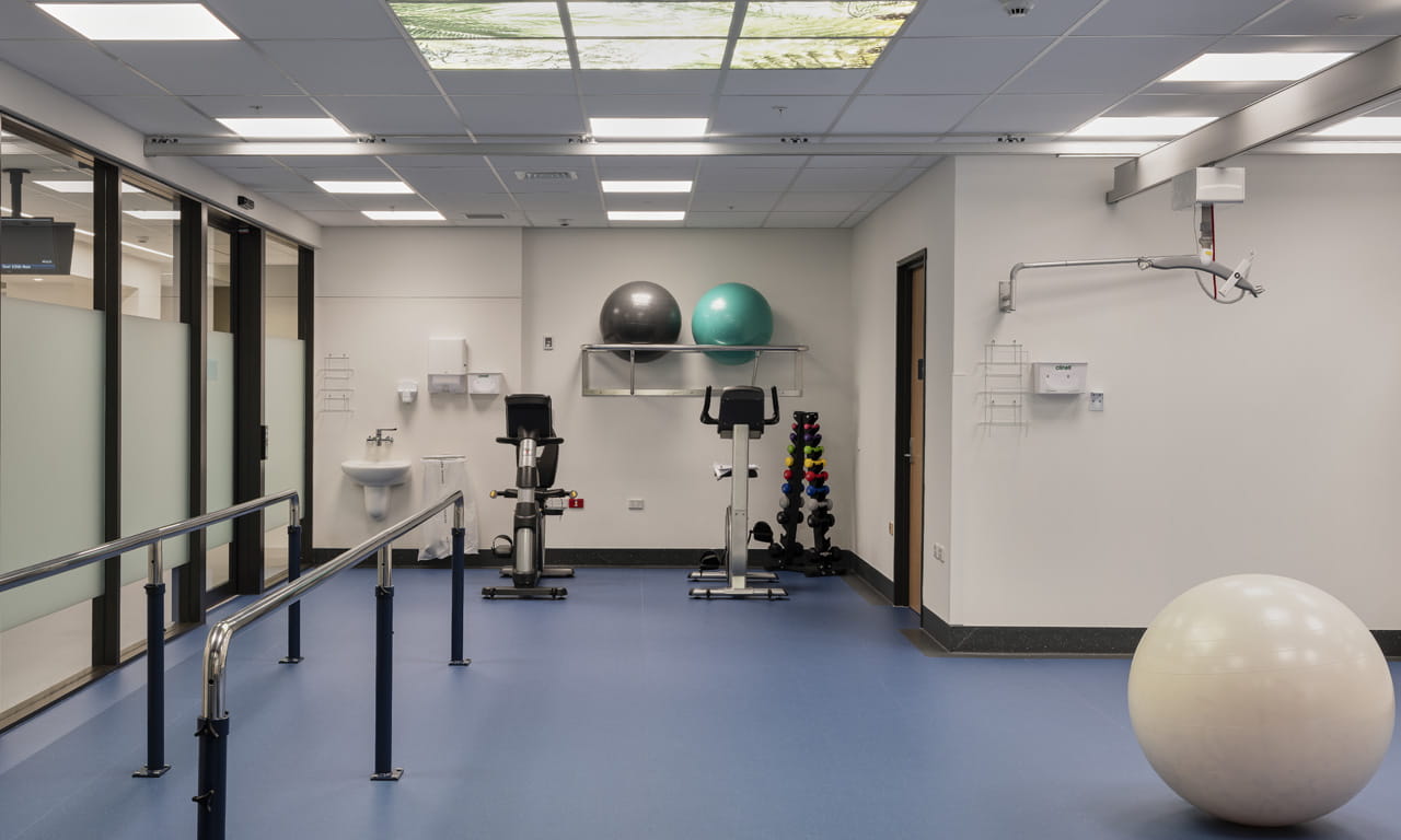 The progressive design and layout allow patients to gain a sense of improvement as they progress through the space, from hyperacute to rehabilitation.