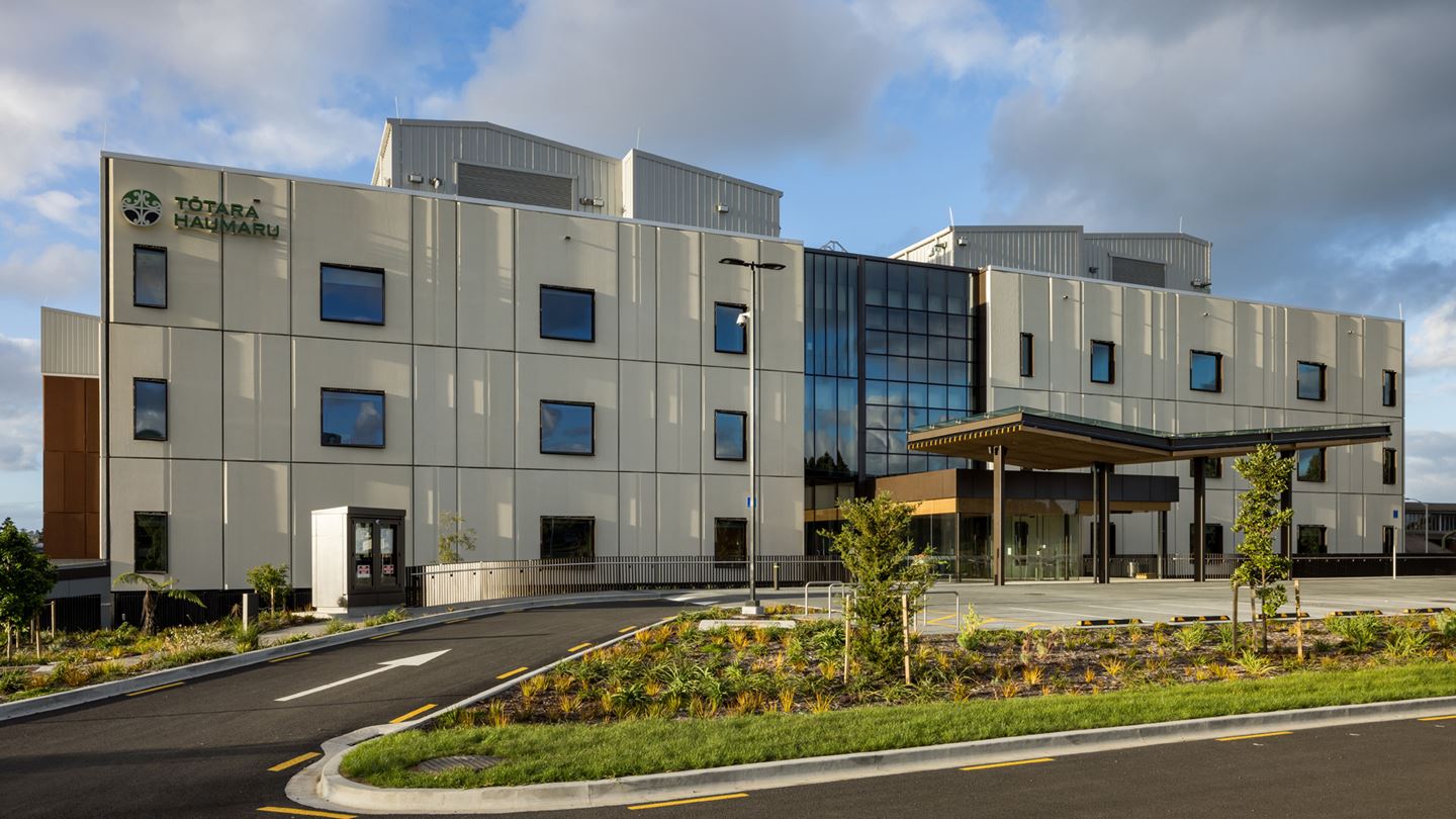 Tōtara Haumaru surgical facility designed for Auckland's growing North Shore communities. Image credit by Mark Scowen Photography.