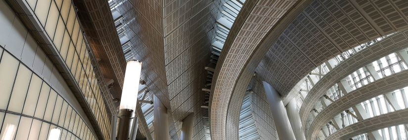 Hong Kong West Kowloon Station gives passengers a feeling of grandeur and elegance with all the open space.