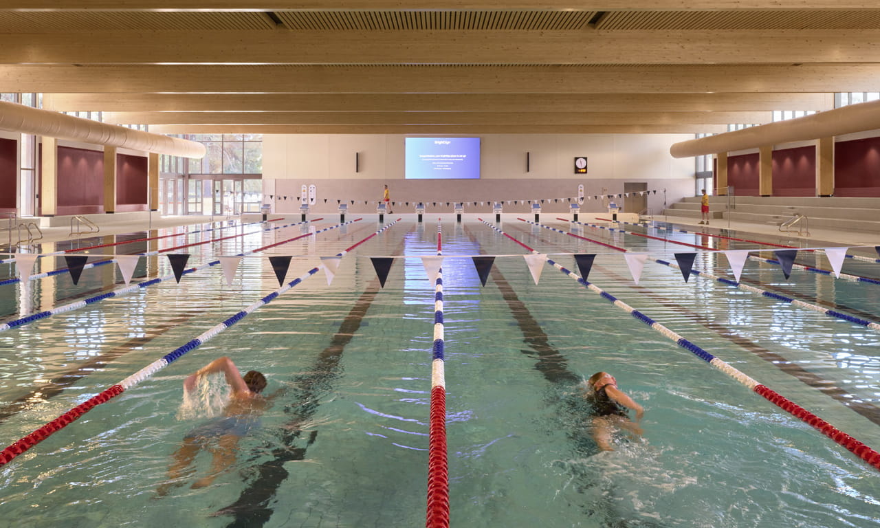 The new Adelaide Aquatic Centre features a 50-meter, 10-lane indoor pool, an outdoor pool, a rehabilitation pool, and a learn-to-swim pool. Image courtesy of DIT.