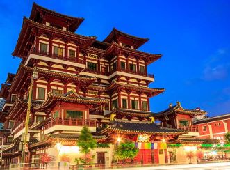 Buddha Tooth Relic Temple & Museum is one of the most striking landmarks in Singapore’s Chinatown district