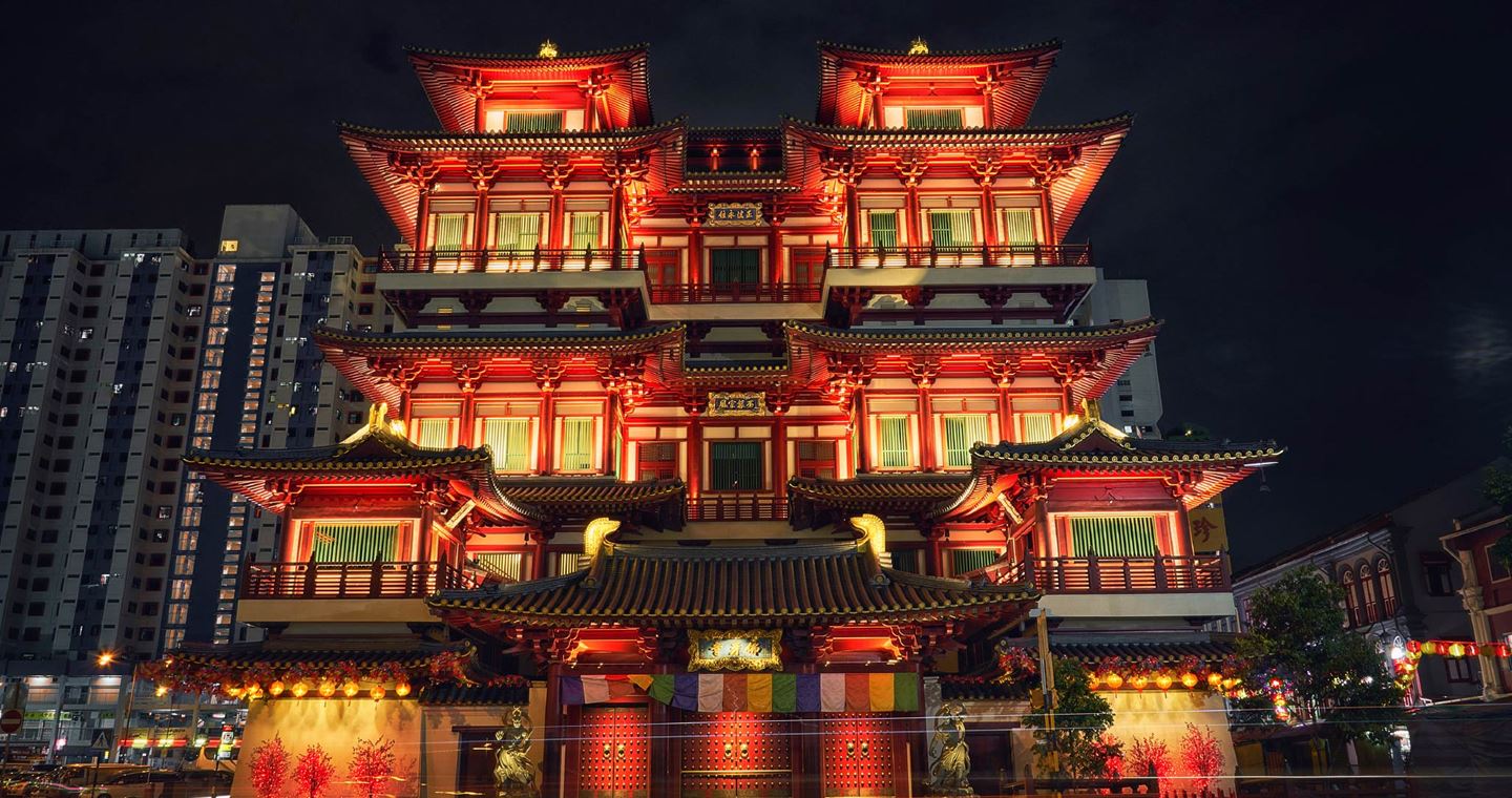 The Buddha Tooth Relic Temple and Museum is one of the most striking landmarks in Singapore’s Chinatown.