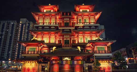The Buddha Tooth Relic Temple and Museum is one of the most striking landmarks in Singapore’s Chinatown.