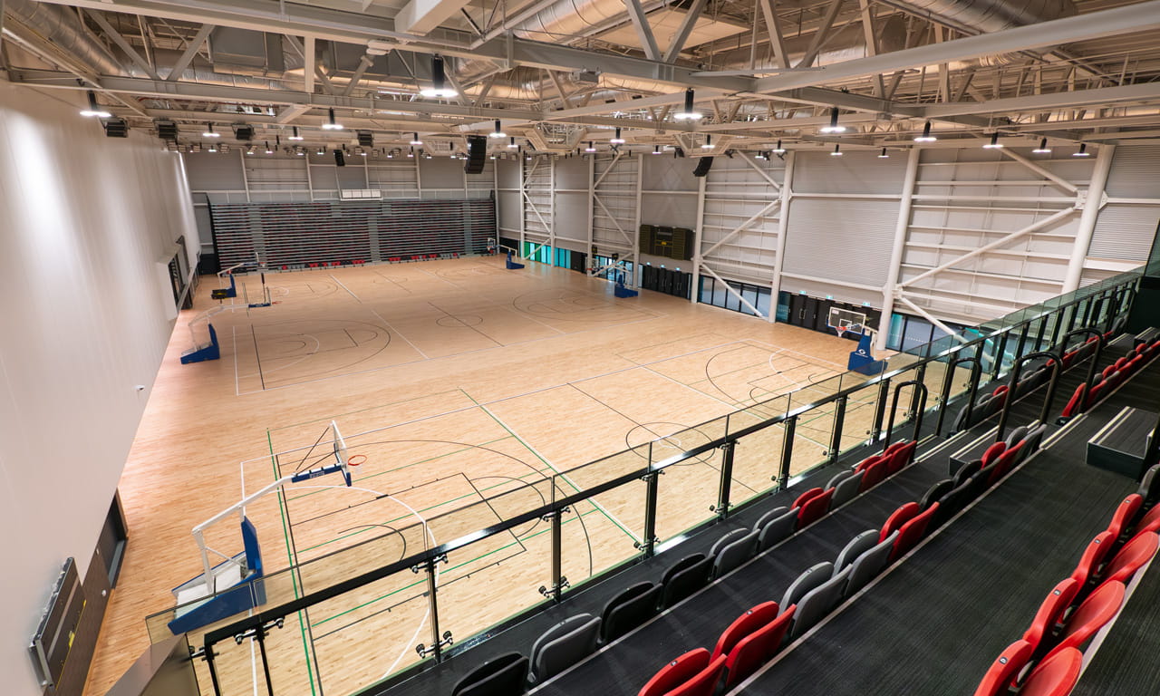 Parakiore includes large scale community court facilities with six basketball, netball and badminton courts, three futsal, handball, korfball or floorball courts and 12 volleyball courts.