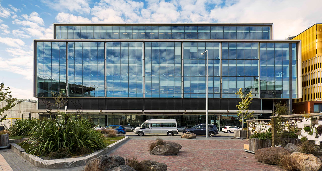 Aurecon’s innovative base isolation system provides Grand Central with a high tolerance to shaking forces and allows the building to move up to 660 millimetres during large quake events.