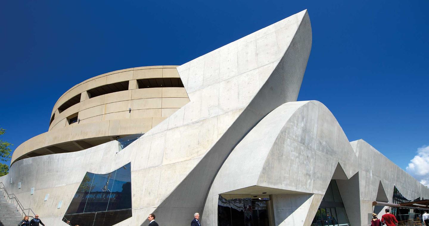 Hamer Hall is the largest indoor venue used for orchestra and contemporary music performances in Melbourne.