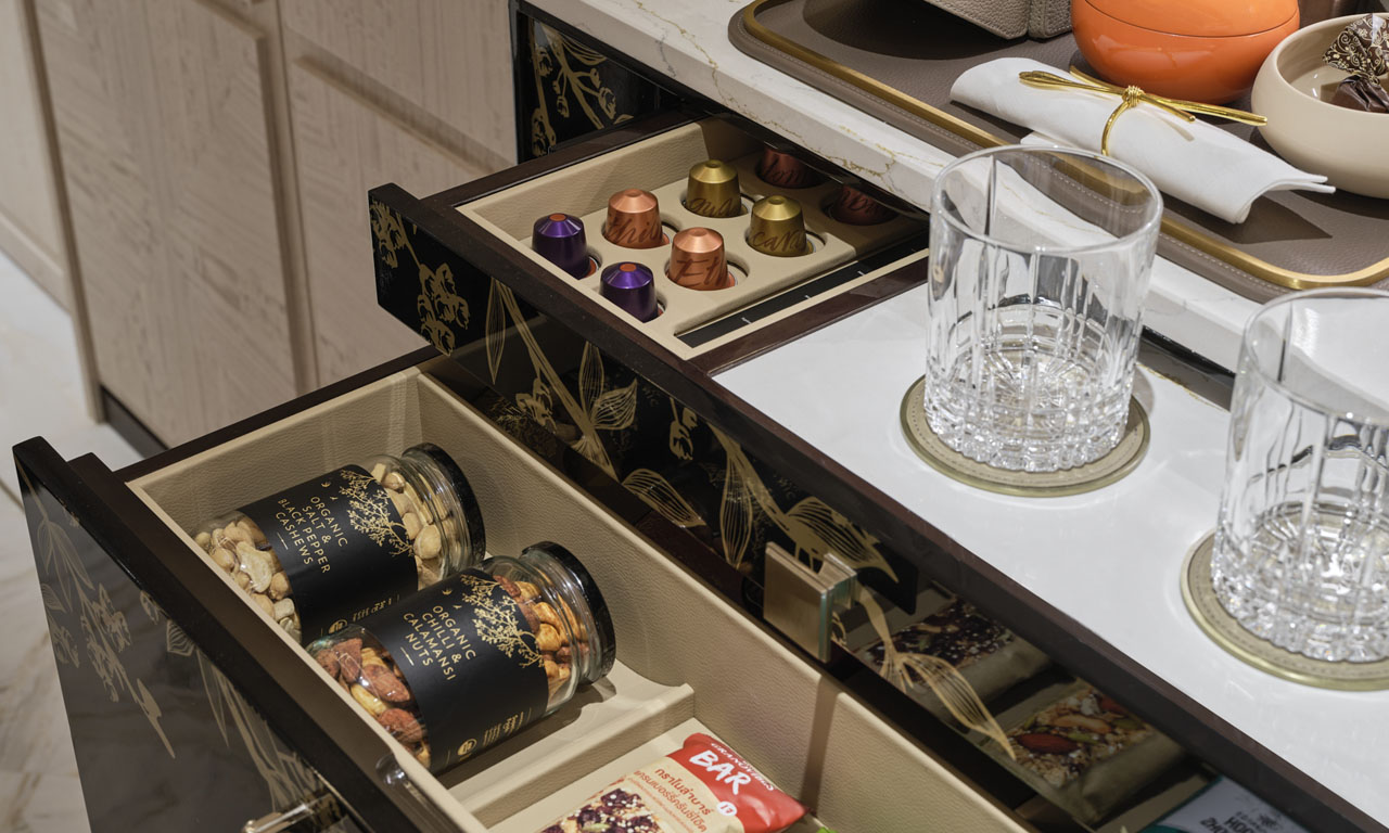 Guest experience is elevated with luxurious amenities and smart in-room technology. Image courtesy of Marina Bay Sands.